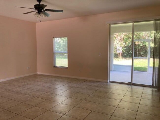 Building Photo - Spacious 4/2/2 Home with Screened-In Porch...