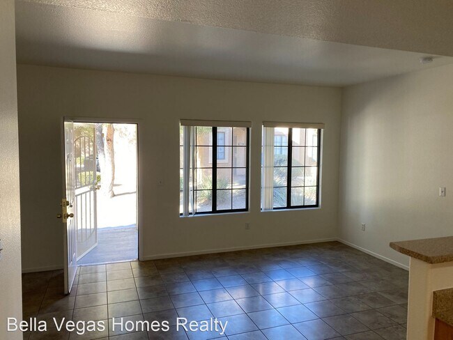 Building Photo - 2111 Hussium Hills St