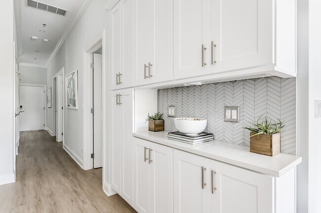 Foto del edificio - 7652 Madison Street Unit 412