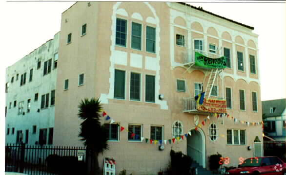 Building Photo - Garden Villas