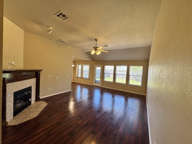 Foto del edificio - 21987 Pleasant Ridge Rd