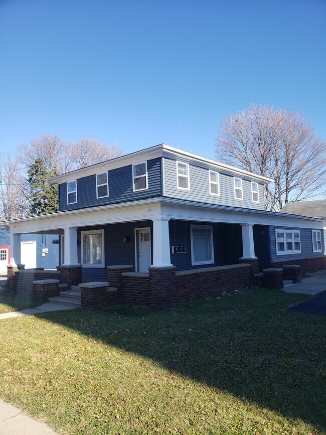 Building Photo - 44 N Hanchett St