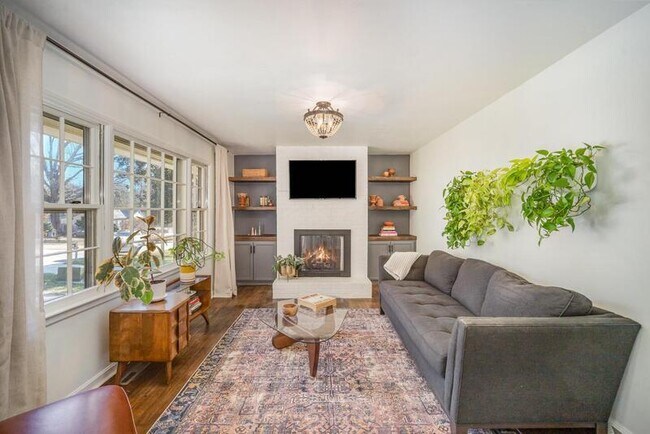 Foto del edificio - 4129 Tamerlane Dr