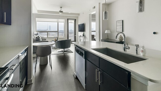 Building Photo - 825 Usener St