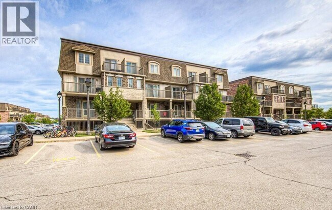 Photo du bâtiment - 240 Rachel Crescent