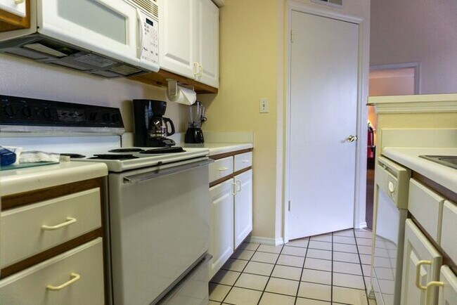 Building Photo - 4104 Enchanted Oaks Cir