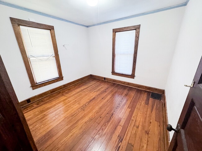 Building Photo - 307 Cascadilla St