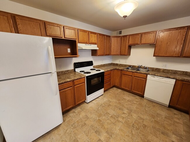 Building Photo - 1521 Commonwealth Dr