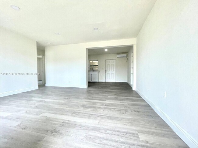 Foto del edificio - 1004 SW 24th Ave