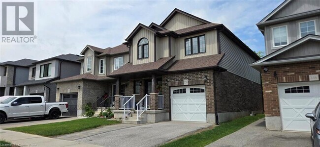 Building Photo - 250 Moorlands Crescent
