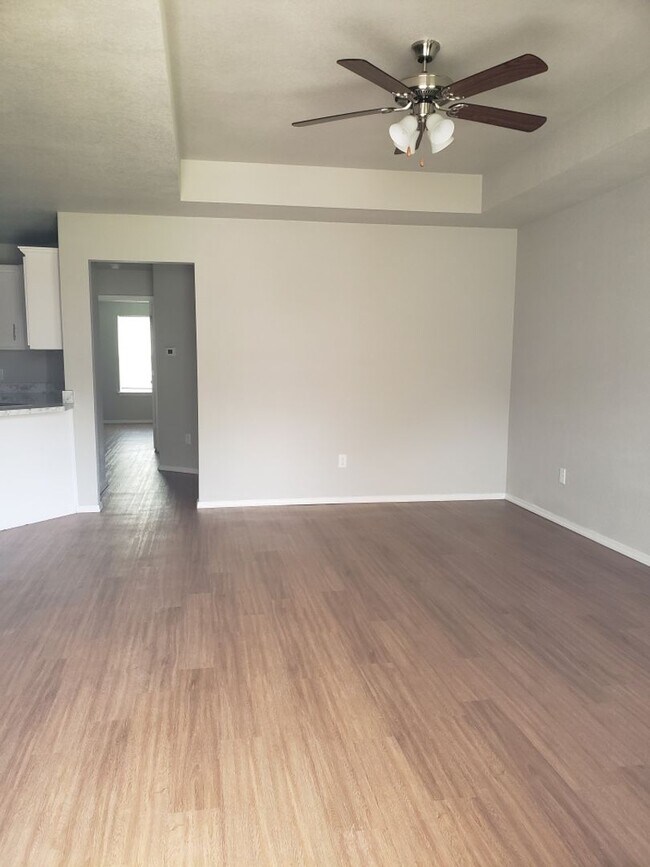 Building Photo - 2 Bed 2 Bath Duplex In Alma. Coming Mid May!!