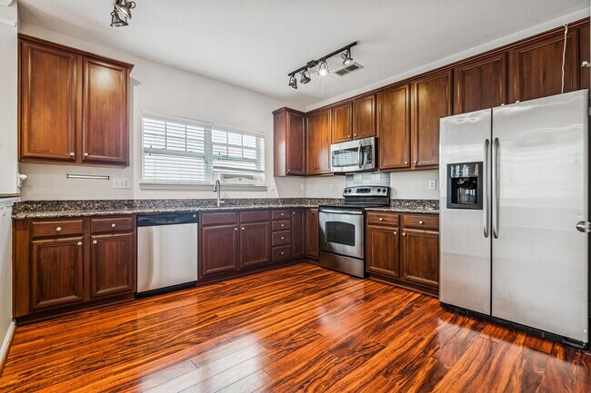 Foto del edificio - Riverside  Condo-RARE-Ready Now