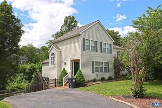 Building Photo - 206 Buttercup Ln