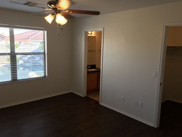 Foto del edificio - 10533 W Sands Dr