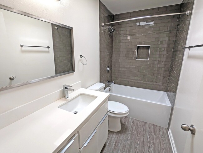 Foto del edificio - 520 N Virgil Ave