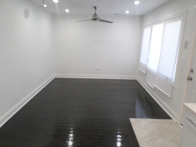 Foto del edificio - 14730 Honore Ave