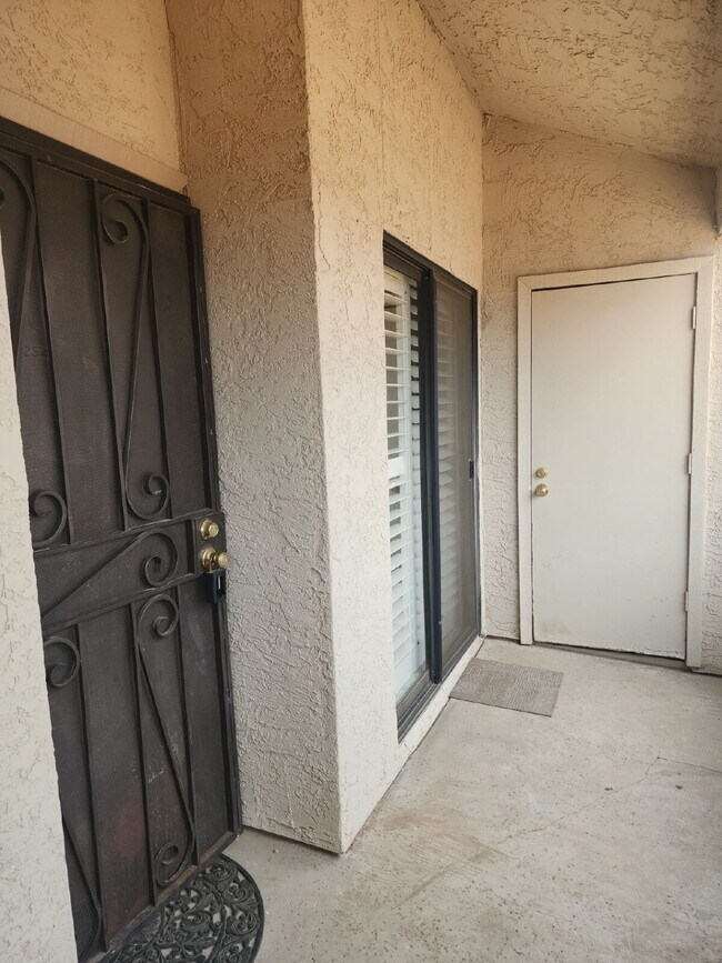 Building Photo - 11666 N 28th Dr