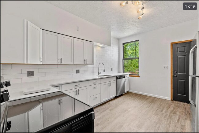 Building Photo - 411 E Carson St