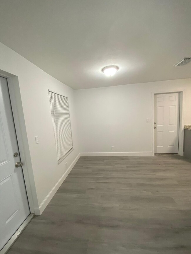 Foto del edificio - 920 W 7th St
