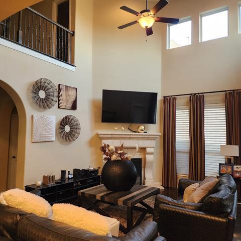 Building Photo - 10082 Drawbridge Dr