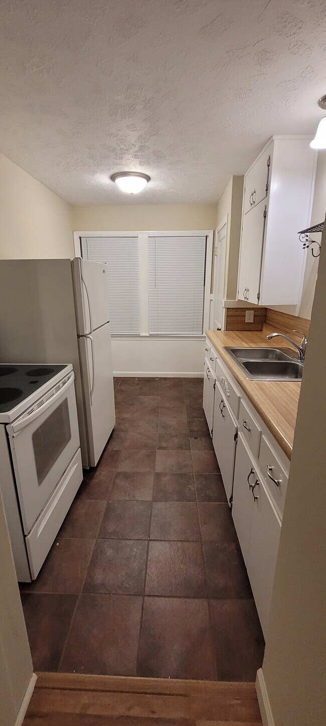 1508 Quincy St Unit 1508, Salina, KS 67401 Apartments in Salina, KS