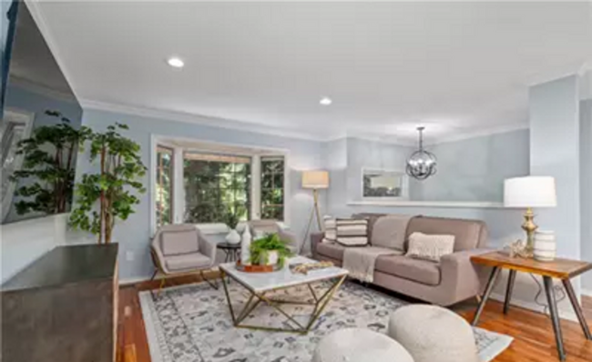 Building Photo - Beautifully refreshed gem with 4 beds and ...