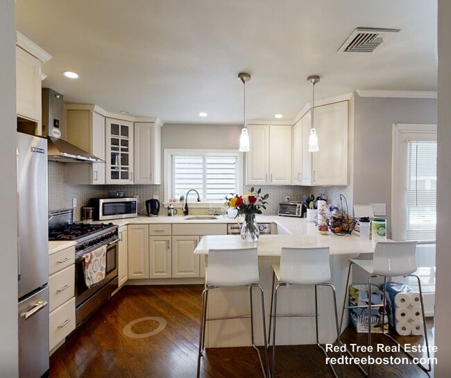 Foto del edificio - 329 W 4th St