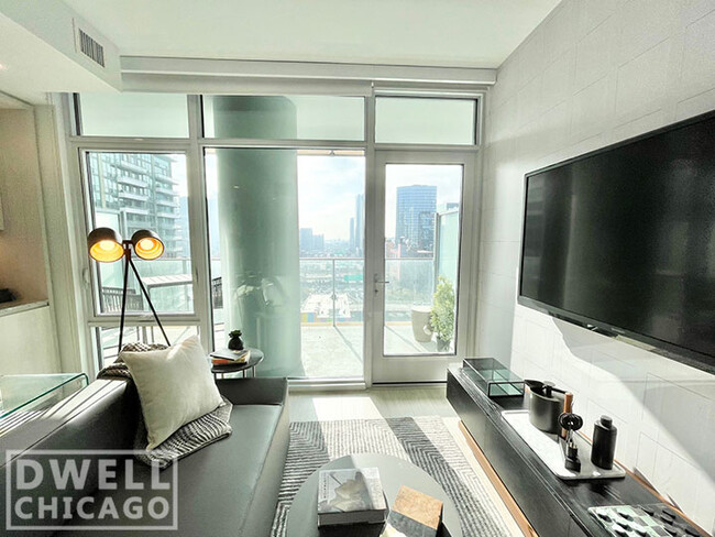 Foto del edificio - 355 N Halsted St