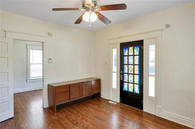 Foto del edificio - 4460 Francis St