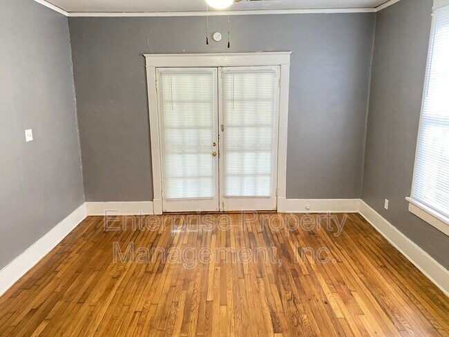 Foto del edificio - 690 Landis St