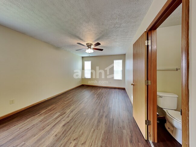 Building Photo - 5339 Knight Street