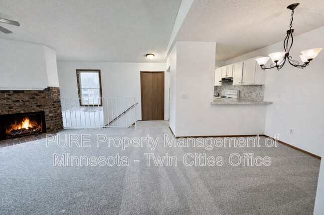 Building Photo - 940 E Travelers Trail