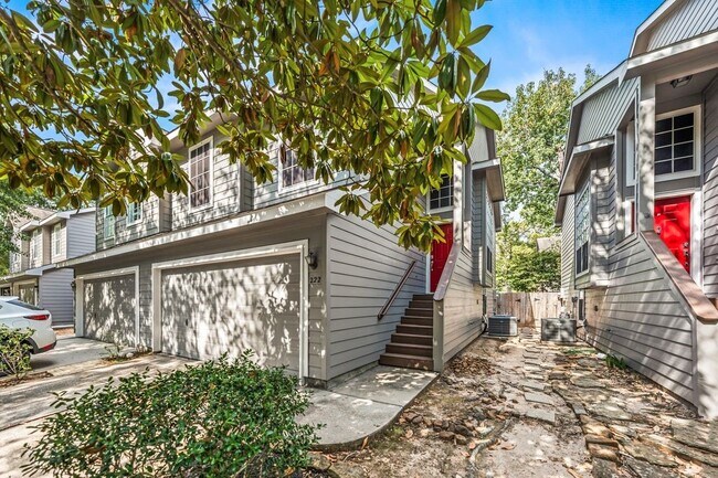 Building Photo - 222 Blushwood Pl
