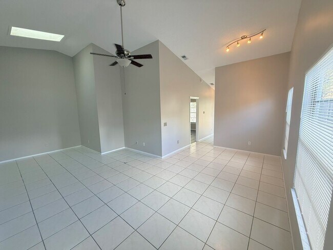 Foto del edificio - 2453 E Illiana St