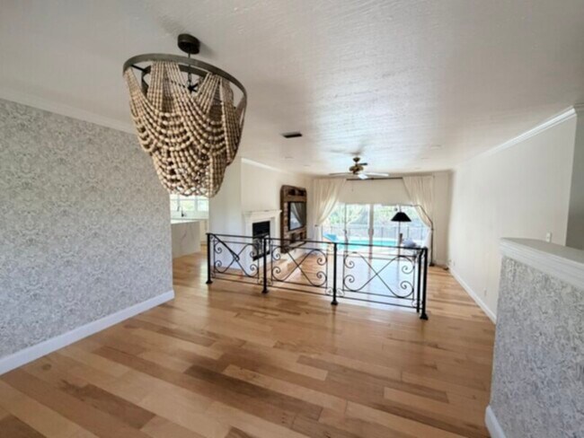 Foto del edificio - 3 Bedroom 2 Bath with lawn and pool included