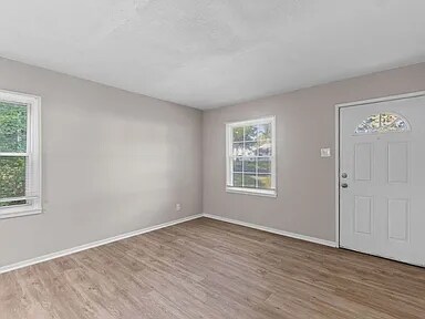 Foto del edificio - 332 Cameron Rd