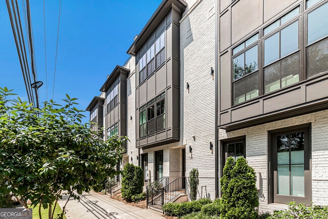 Building Photo - 574 Boulevard Pl NE