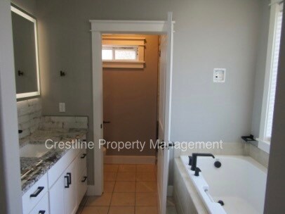 Building Photo - 67 Cobblestone Ct