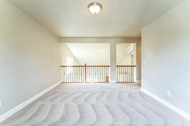 Foto del edificio - AVAILABLE FOR SHOWING ON 10/15!