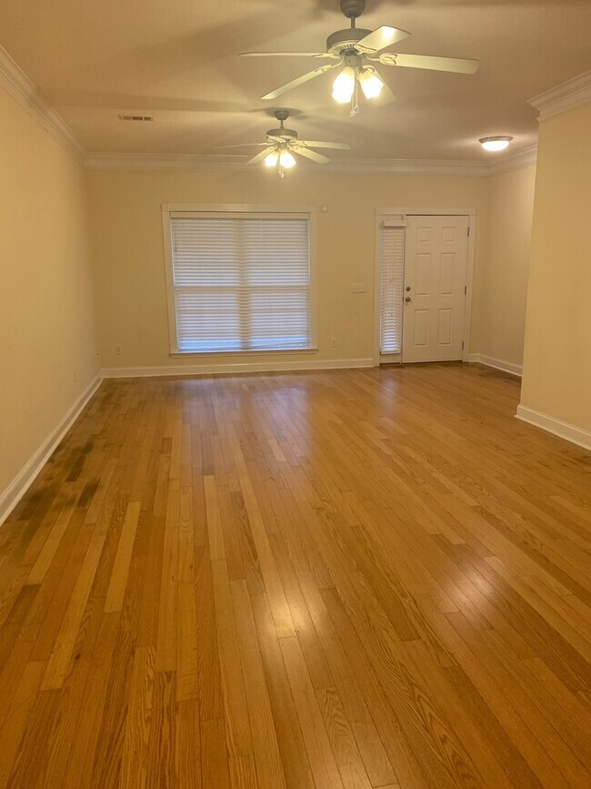 Foto del edificio - Beautiful Townhome for Rent