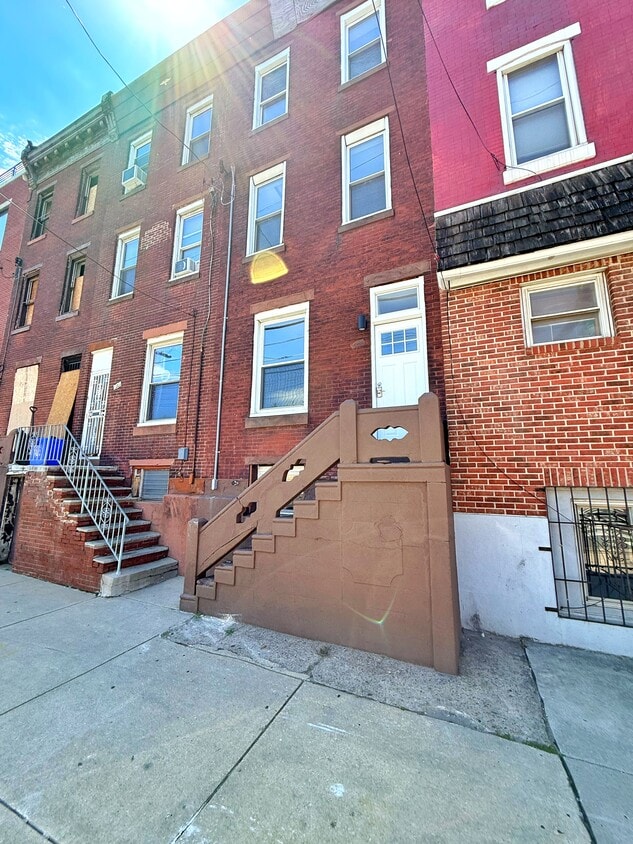 Foto principal - 2302 E Lehigh Ave