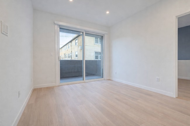 Foto del edificio - 5851 W 88th St