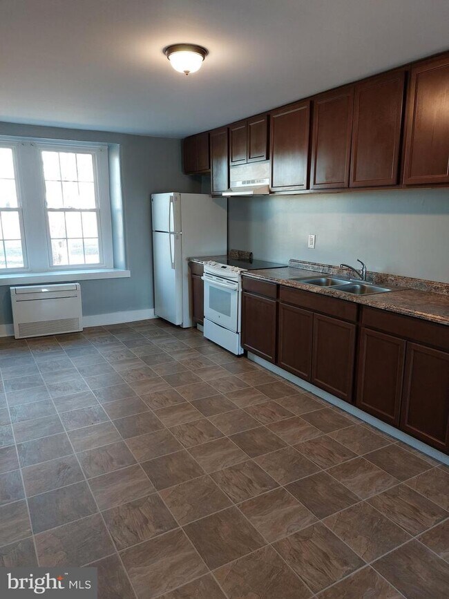 Building Photo - 753 Collegeville Rd