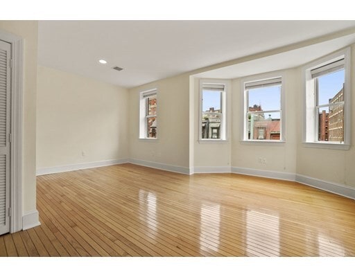 Building Photo - 32 Fairfield St