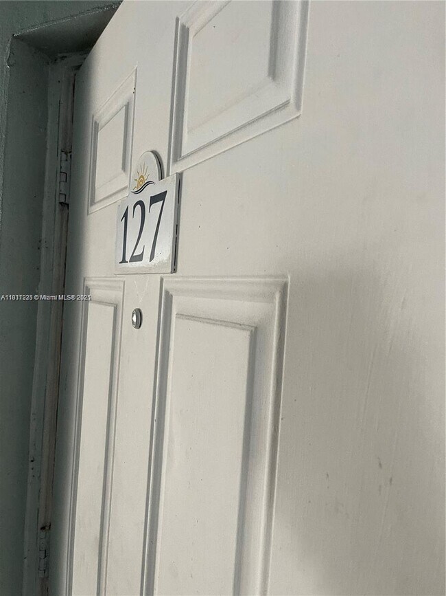 Foto del edificio - 4271 NW 5th St