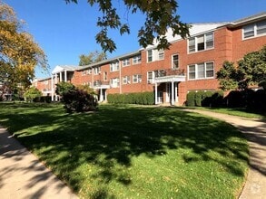 Building Photo - 6261 N Cicero Ave