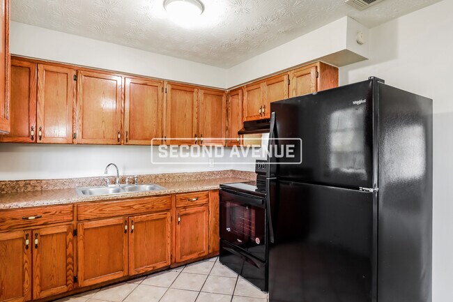 Foto del edificio - 5033 Locksley Ave