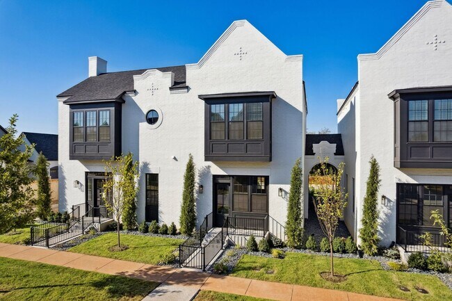 Foto del edificio - Townhome 2 bed 2.5 bath "The White Workroom" in The Heart of Selah