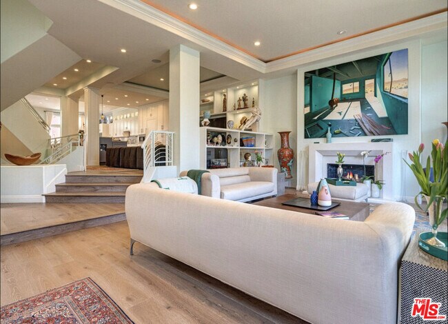 Building Photo - 129 Channel Pointe Mall