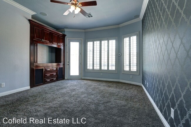 Building Photo - 4 br, 3.5 bath House - 305 Corsicana St. - C2